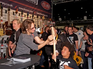 Steve Vai signing for Fans